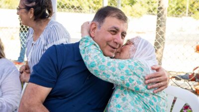 İzmir Büyükşehir Belediye Başkanı Dr. Cemil Tugay, Mahalle Bostanlarında üretim