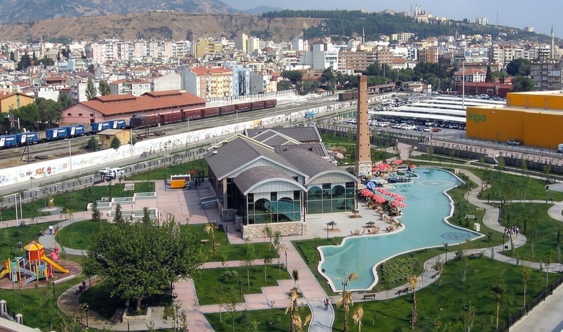 Efeler Belediye Başkanı Anıl Yetişkin’in YKS sonuçlarının açıklanmasının ardından üniversite