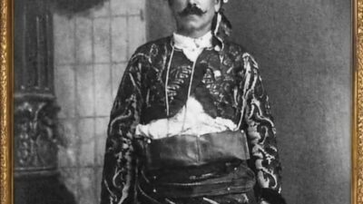 Bayram Efe Danişmentli İsmail Efe’nin yeğeni ve kızanı olan Bayram