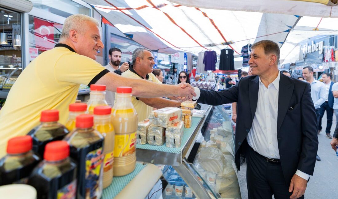 İzmir Büyükşehir Belediye Başkanı Dr. Cemil Tugay, Tire’de vatandaşlarla bir