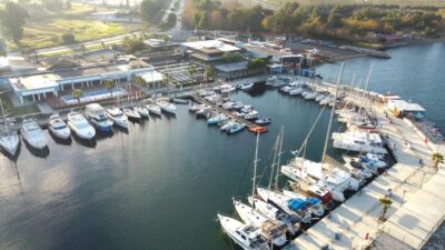 İzmir Marina, yaz boyunca Körfez manzarası eşliğinde müzik dolu gecelere