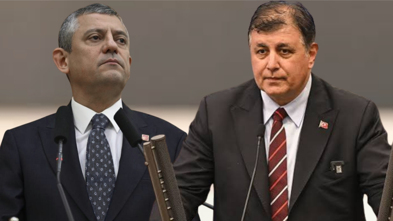 CHP'deki ayrılık sürecinin ardından yeni parti hazırlıklarını sürdüren Özgür Özel