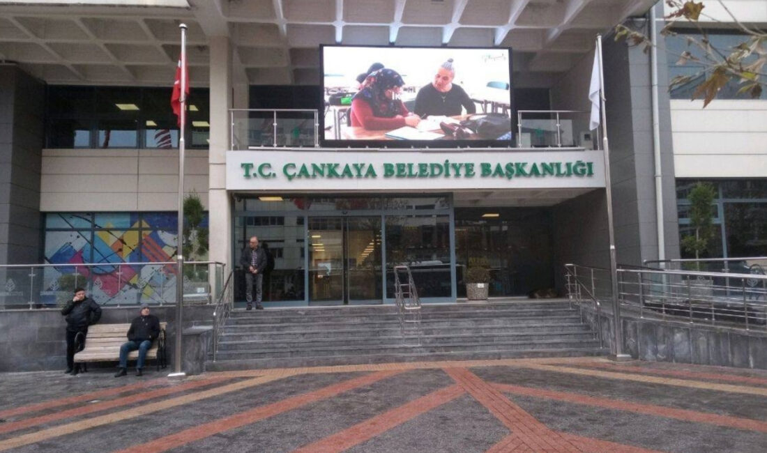 Çankaya Belediye Başkanı Hüseyin Can Güner'in görevden uzaklaştırılmasının ardından yapılan