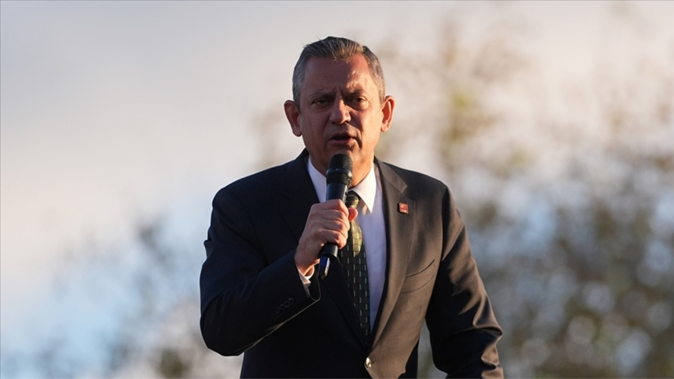 CHP Genel Başkanı Özgür Özel, parti içi tartışmalar ve “yeni