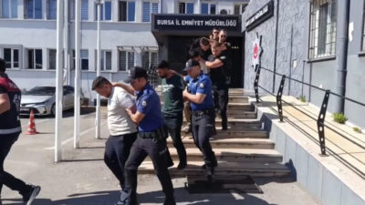 Bursa'da kendilerini polis olarak tanıtan organize dolandırıcılık şebekesi, yaşlı bir