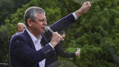 CHP Genel Başkanı Özgür Özel, parti içi tartışmaların ardından sürdürdüğü