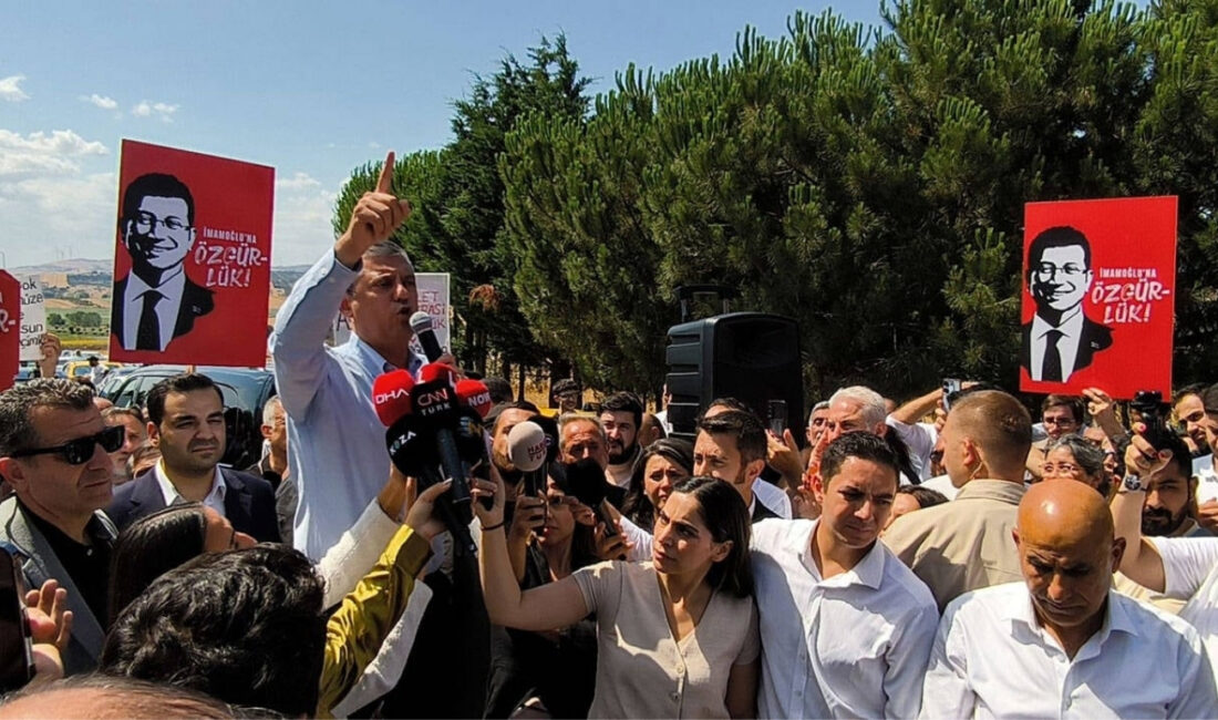 CHP Genel Başkanı Özgür Özel, Silivri'de görülen davaların ardından yaptığı