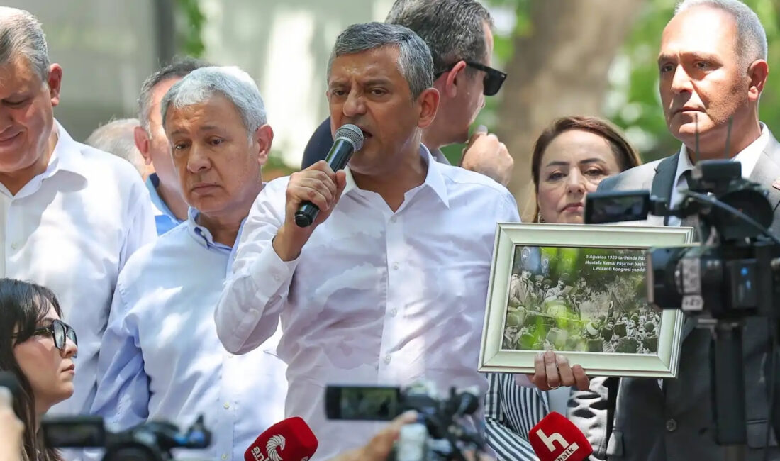 CHP Grup Başkanı Özgür Özel, Adana'nın Pozantı ilçesinde yaptığı konuşmada
