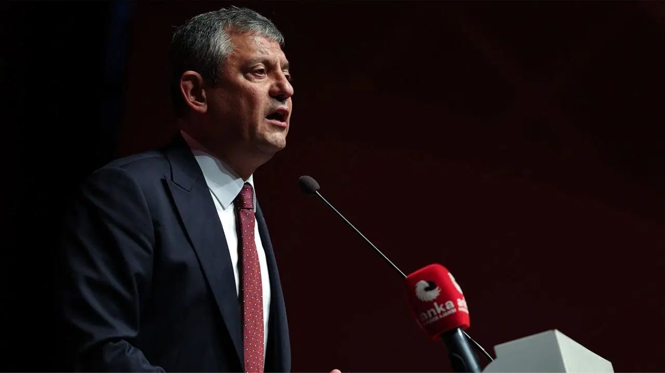 Seçilmiş CHP Grup Başkanı Özgür Özel, kurulması planlanan yeni partiyle