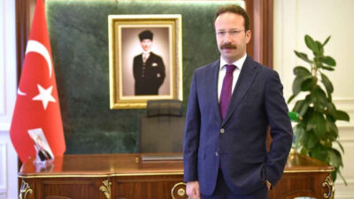 Cumhurbaşkanı kararıyla kamu yönetiminde önemli görev değişiklikleri yapıldı. Resmî Gazete'de