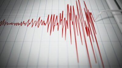 İran'ın Kirmanşah kentinde sabah saatlerinde meydana gelen 5,2 büyüklüğündeki deprem,