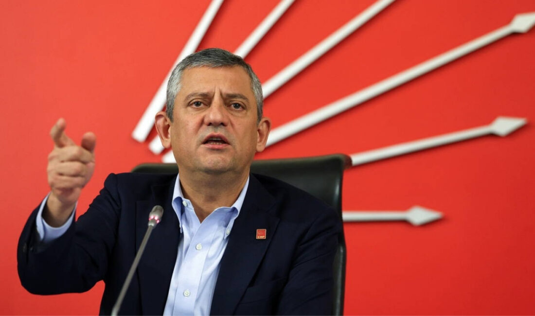Sosyal medyada "Yeni Parti" adıyla açılan hesabın kısa sürede gündem