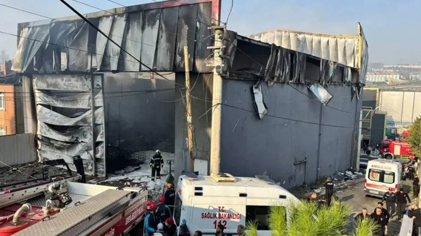 Kocaeli'nin Dilovası ilçesinde 7 işçinin yaşamını yitirdiği kozmetik fabrikası yangınına