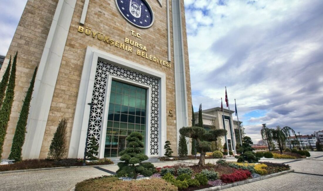 Bursa Büyükşehir Belediye Başkanlığı görevinden uzaklaştırılan Mustafa Bozbey ile 62