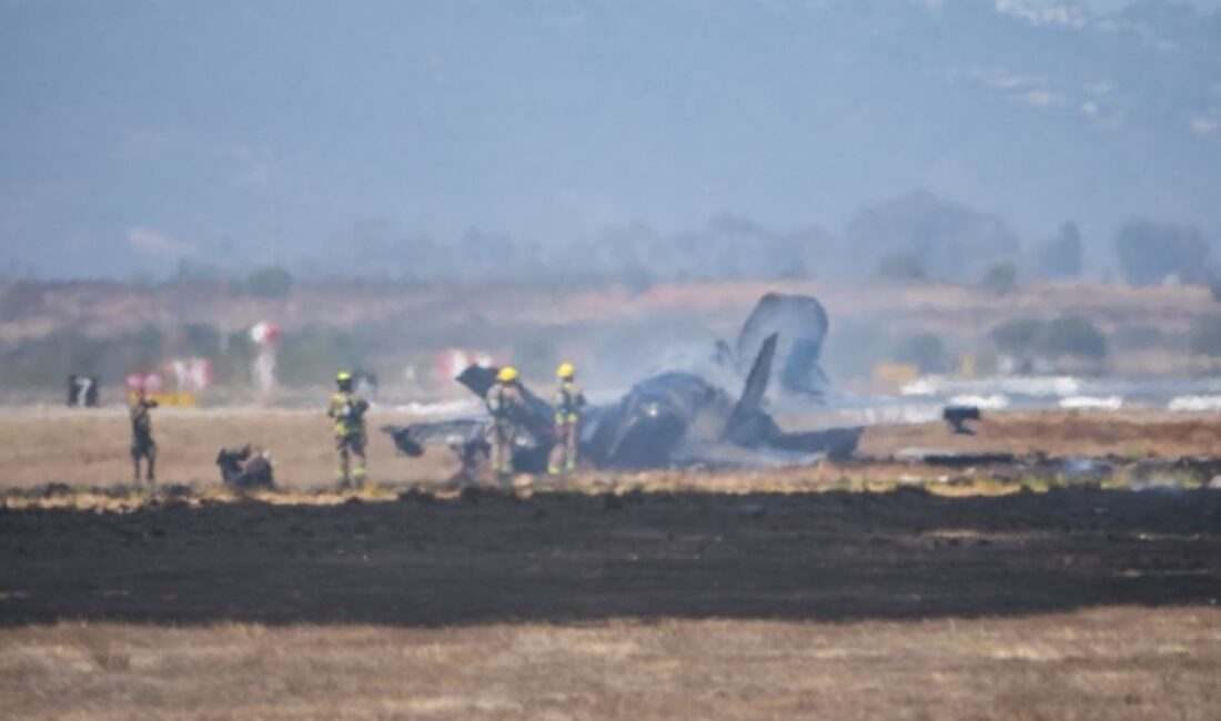 ABD ordusuna ait bir F-35B savaş uçağı, Kaliforniya'daki bir hava