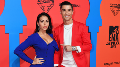 Dünyaca ünlü futbolcu Cristiano Ronaldo ve partneri Georgina Rodríguez, 11