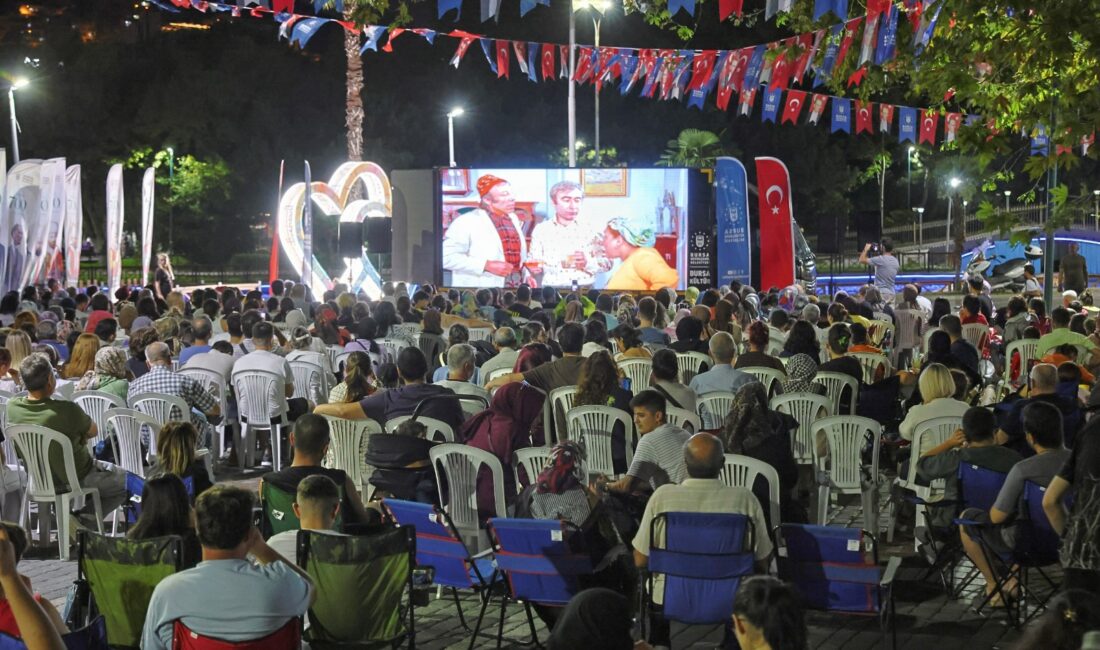 Bursa Büyükşehir Belediyesi tarafından düzenlenen ‘Kültürpark Yeşilçam Sinema Akşamları’, Türk