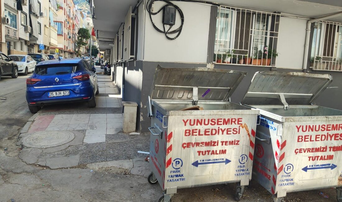 Yunusemre Belediyesi, ilçedeki kullanım ömrünü tamamlayan çöp konteynerlerini yenileyerek vatandaşların