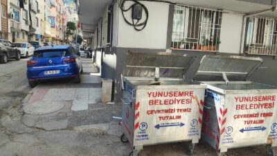 Yunusemre Belediyesi, ilçedeki kullanım ömrünü tamamlayan çöp konteynerlerini yenileyerek vatandaşların