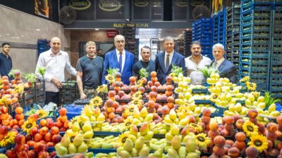 İzmir Büyükşehir Belediye Başkanı Dr. Cemil Tugay, İzmir Sebze ve