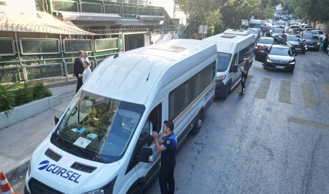 İzmir Büyükşehir Belediyesi, il genelinde servis aracı sayısını artırmak için