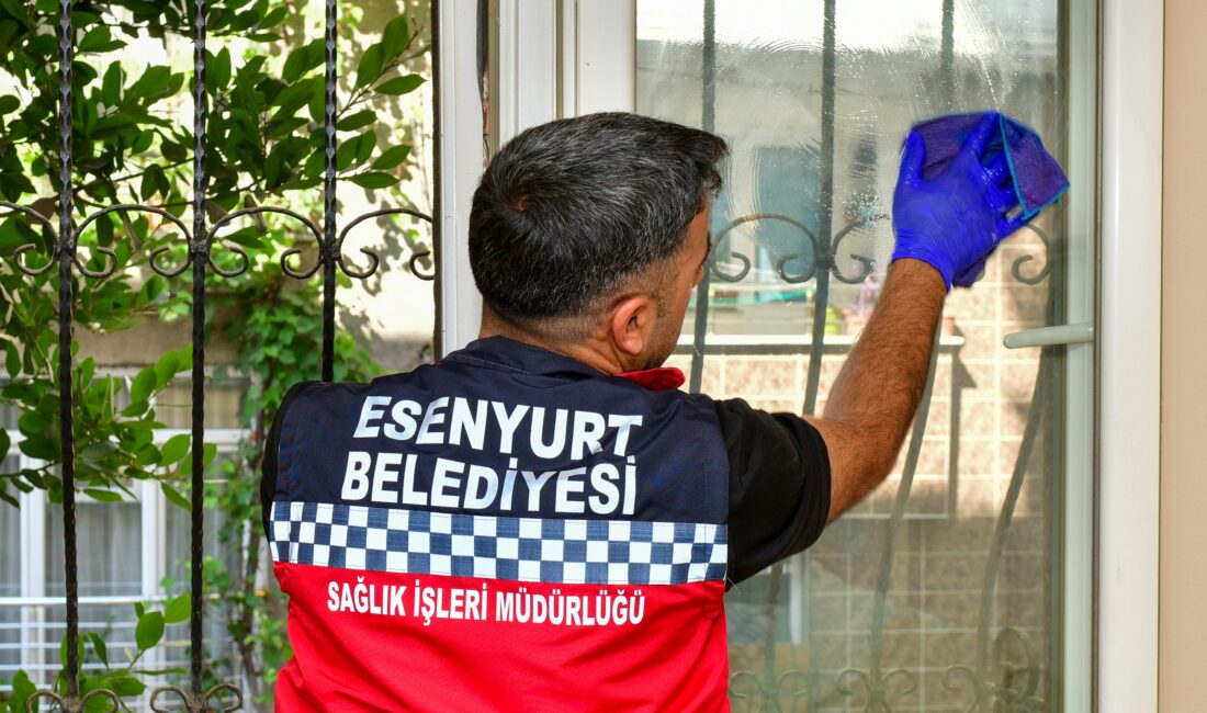 Çalınmadık Kapı Bırakmayarak Köşe Bucak Temizliyorlar… Esenyurt Belediyesi, kendi imkânlarıyla