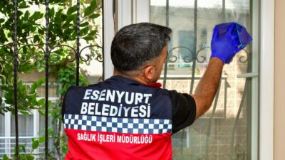Çalınmadık Kapı Bırakmayarak Köşe Bucak Temizliyorlar… Esenyurt Belediyesi, kendi imkânlarıyla