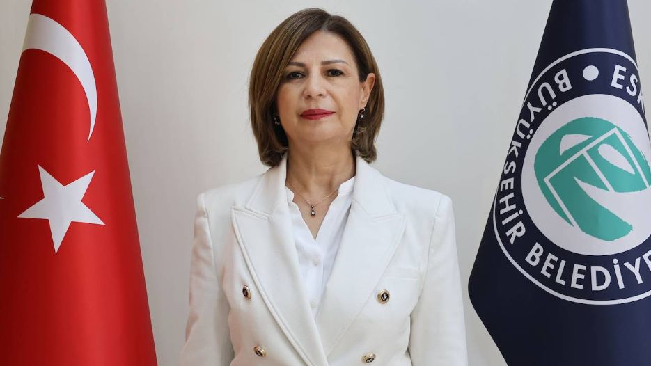 Eskişehir Büyükşehir Belediye Başkanı Ayşe Ünlüce, CHP'den istifa edip Yeni