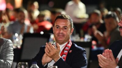 Balıkesir Büyükşehir Belediye Başkanı Ahmet Akın, Balıkesirspor’un “Şanla Şerefle 60.