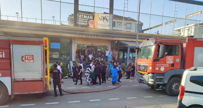 Batman'da bir spor salonunun sauna bölümünde çıkan yangında 2 kişi