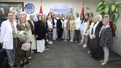 Menderes Belediye meclisinde yapılan oylama ile seçilen başkan vekili Asuman