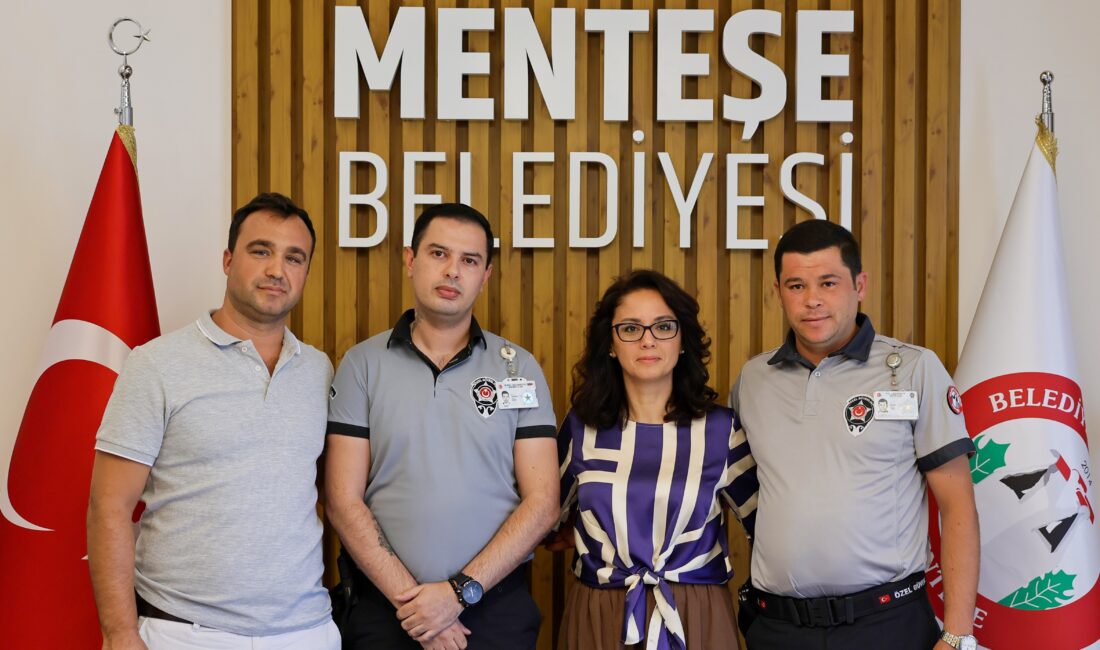 Menteşe’de bir iş yerinin önünde
