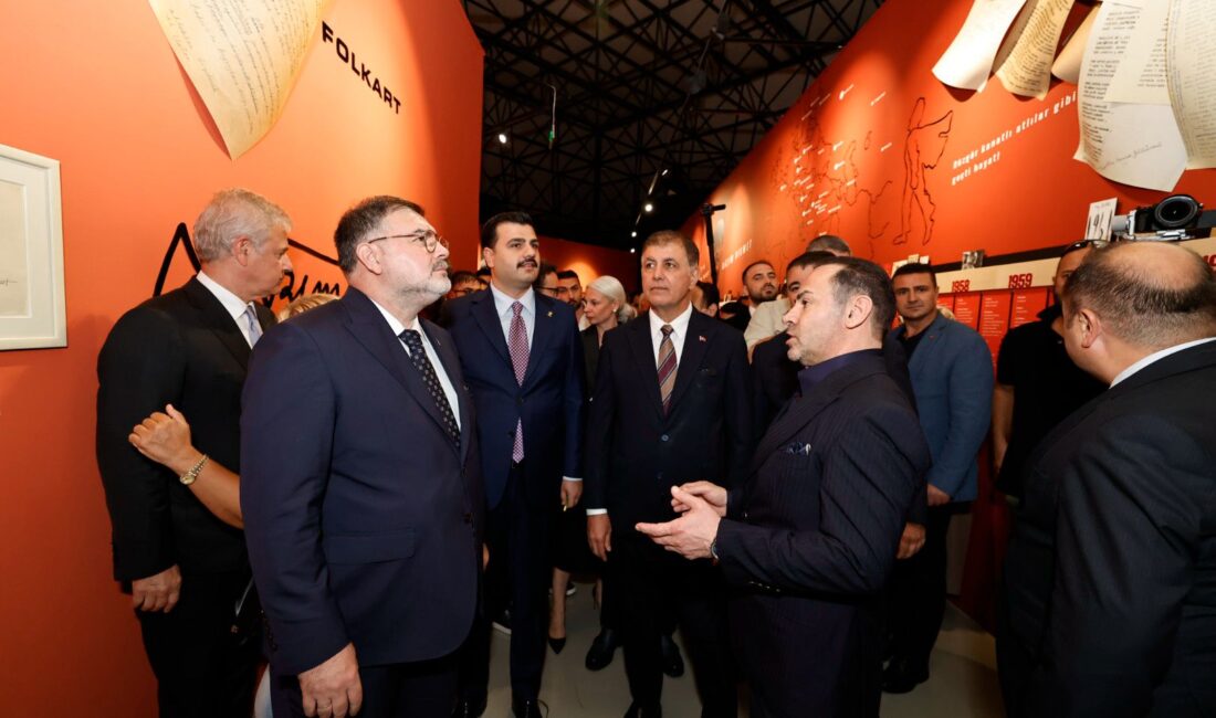 ROMANTİKA / Bir Ömrün Seyrüseferi  Nâzım Hikmet sergisi açıldı
