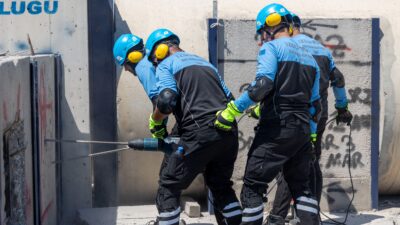 İzmir Büyükşehir Belediyesi İZSU Genel Müdürlüğü bünyesinde oluşturulan İZSU-KUT ekipleri,