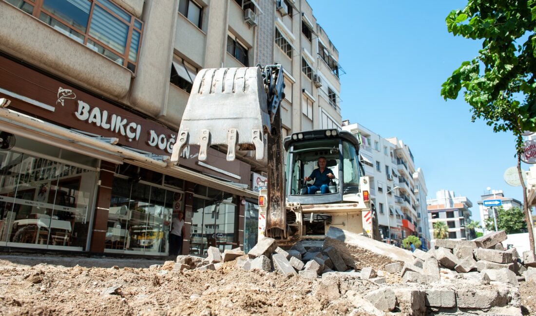 Karşıyaka Belediyesi, Bostanlı Mahallesi’nin işlek bölgelerinden Cemal Bülbül Sokak’ta kapsamlı