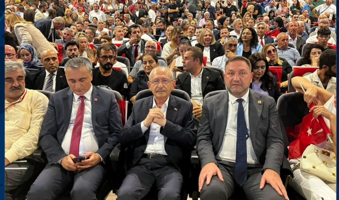 CHP Genel Başkanı Kemal Kılıçdaroğlu, Karşıyaka’da bulunan Suat Taşer Sanat