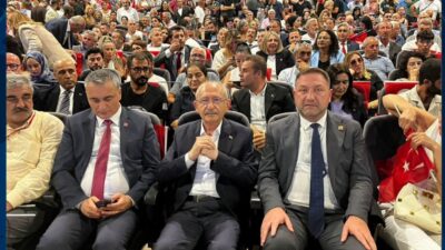 CHP Genel Başkanı Kemal Kılıçdaroğlu, Karşıyaka’da bulunan Suat Taşer Sanat