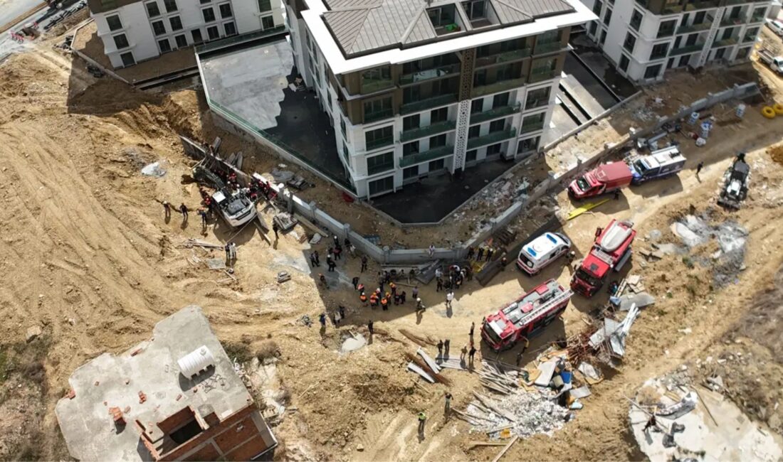 İstanbul Başakşehir'de inşaat alanında istinat duvarı çalışması sırasında meydana gelen