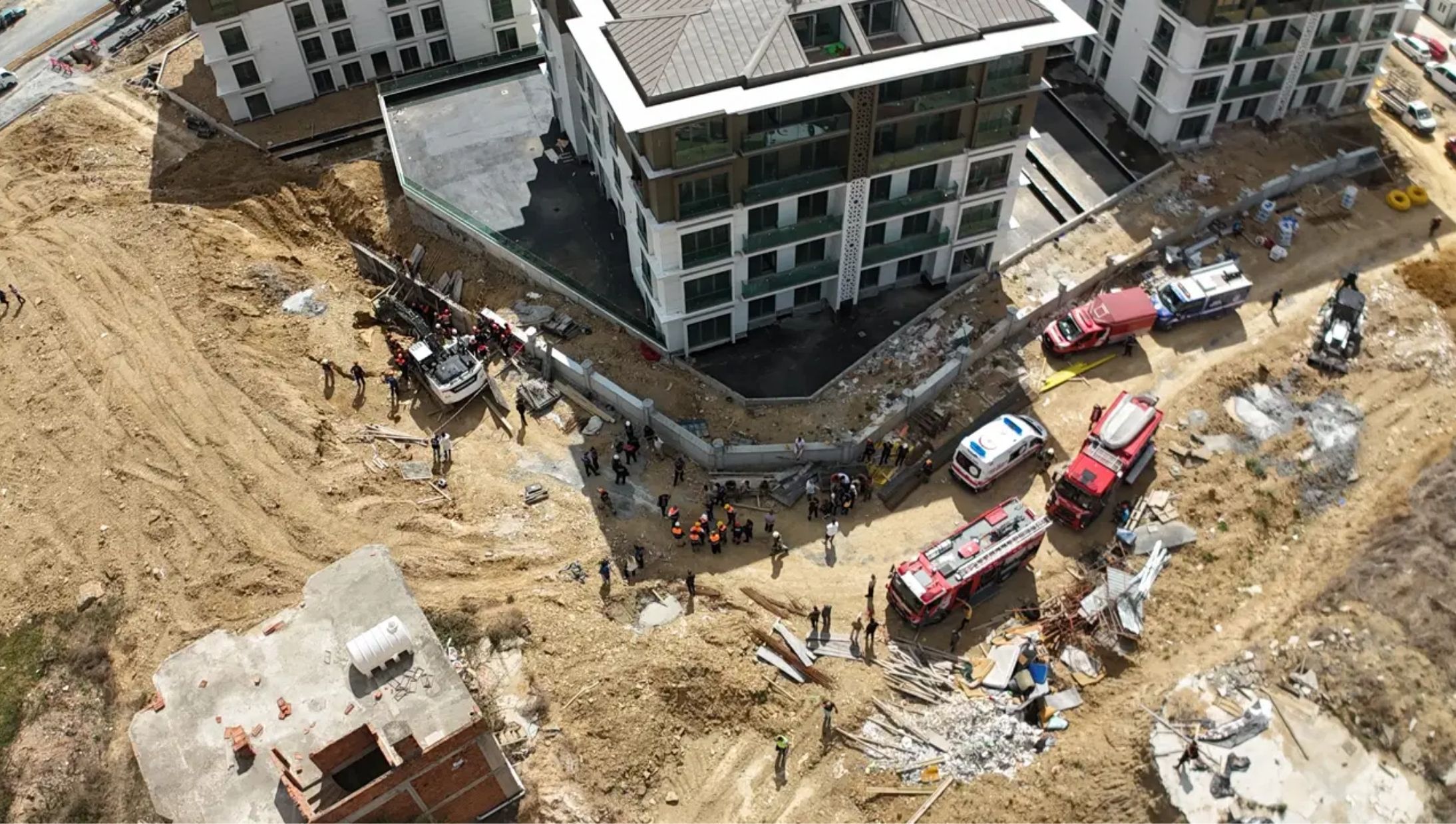 İstanbul Başakşehir'de inşaat alanında istinat duvarı çalışması sırasında meydana gelen