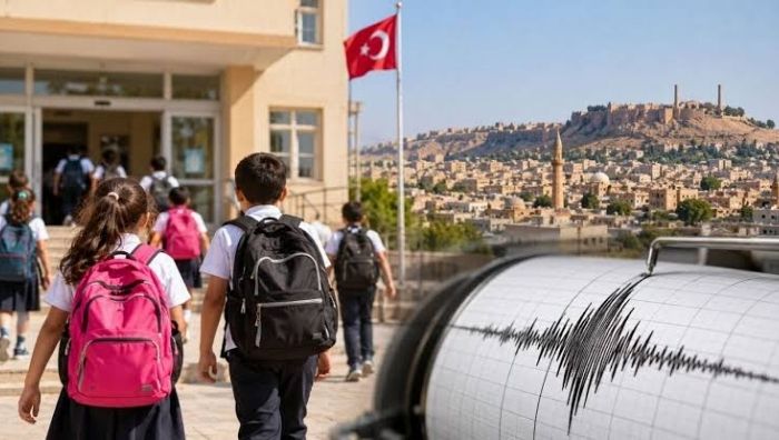 Şanlıurfa'nın Karaköprü ilçesinde meydana gelen 5,4 büyüklüğündeki deprem sonrası kentte