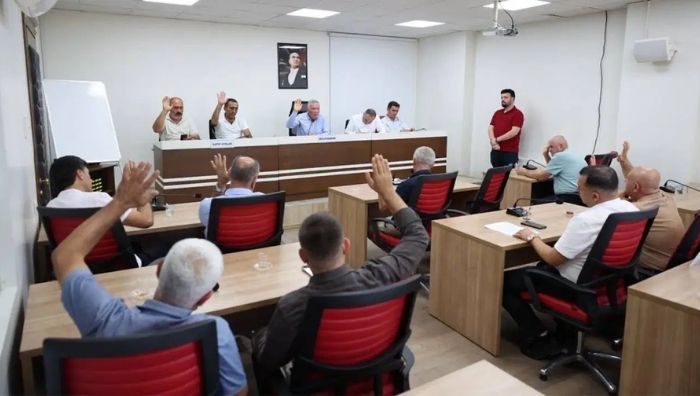Denizli’nin Honaz ilçesinde siyasi dengeleri değiştiren bir gelişme yaşandı. CHP’den