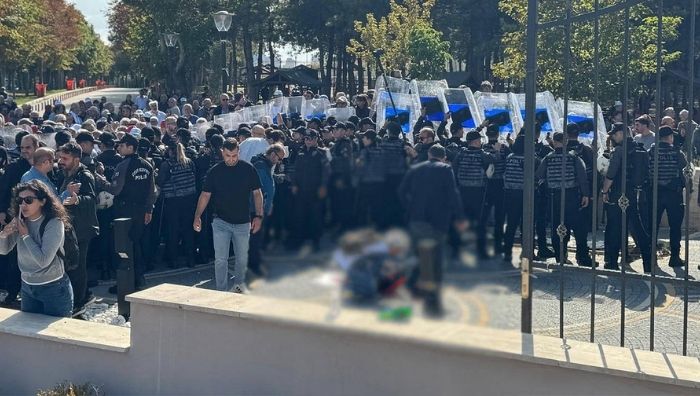 Ankara'da emeklilerin seyyanen zam talebiyle Anayasa Mahkemesi önünde gerçekleştirdiği eylem