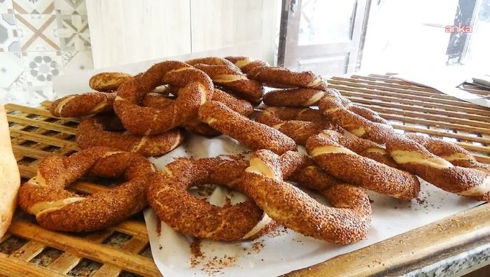 İstanbul'da vatandaşların özellikle kahvaltıda tercih ettiği simidin fiyatı arttı. Kent