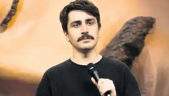 Deniz Göktaş ilk kez hakim karşısına çıkıyor: İşte istenen ceza Komedyen Deniz Göktaş, sosyal medya platformlarında yayınladığı içerikler nedeniyle hakkında