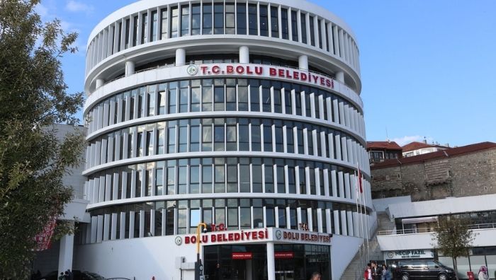 Bolu Belediyesi’nde ‘zimmet’ soruşturması! Gözaltılar var Bolu Belediyesi bünyesinde faaliyet gösteren S.S. Köroğlu Yöresel Ürünler Üretim