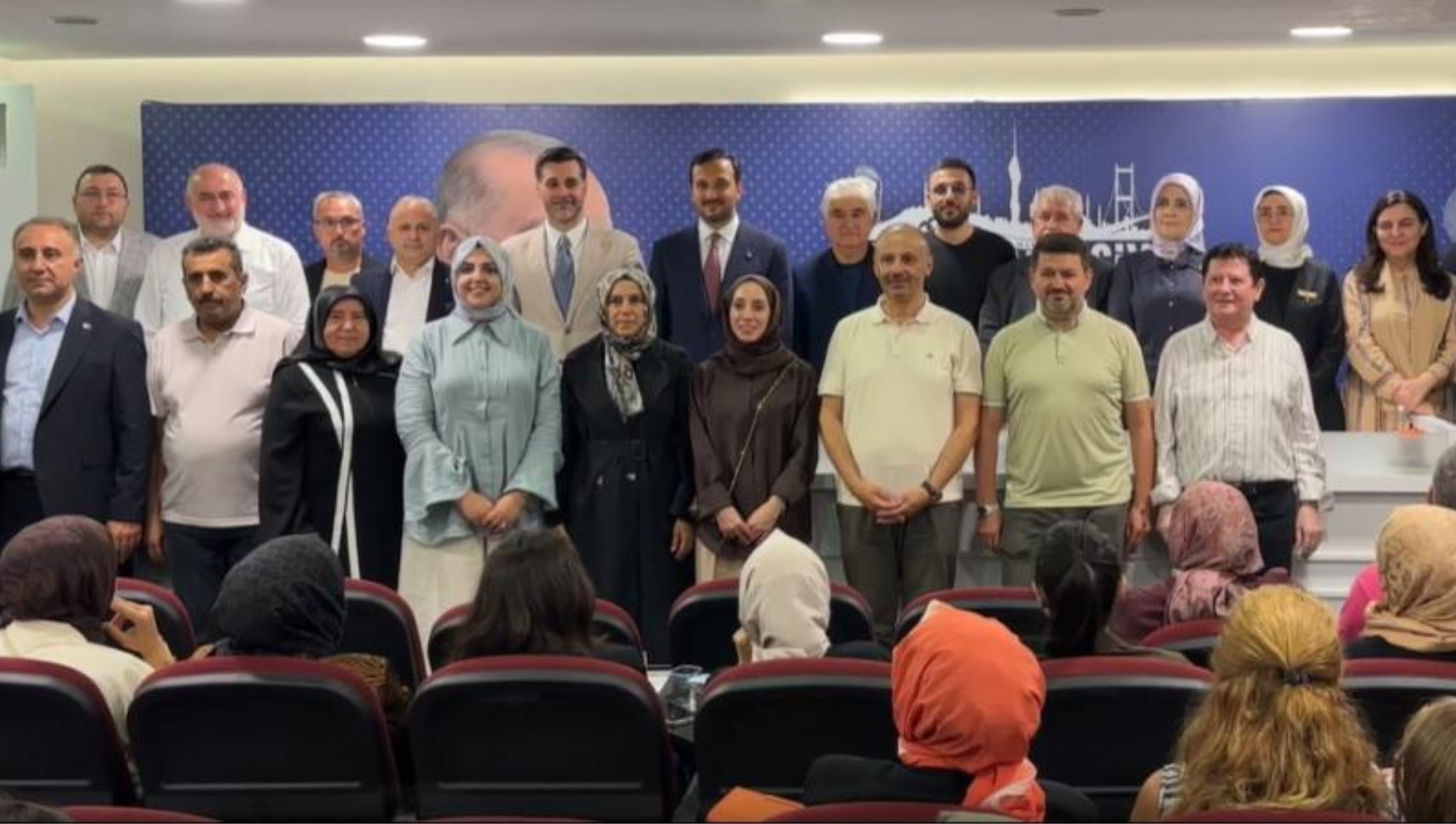 Üsküdar Belediye Meclisi'nde dikkat çeken bir siyasi geçiş yaşandı. CHP'li
