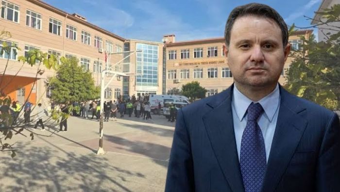 Manisa'nın Turgutlu ilçesinde okul yolunda düzenlenen silahlı saldırıda 2'si ağır