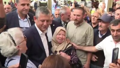 YENİ Parti Genel Başkanı Özgür Özel, Ardahan’da pazar esnafını ziyaret