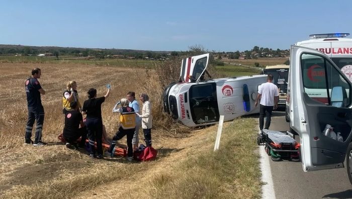 Kırklareli’nin Pehlivanköy ilçesinde Pavli Panayırı’nda rahatsızlanan bir hastayı hastaneye götüren
