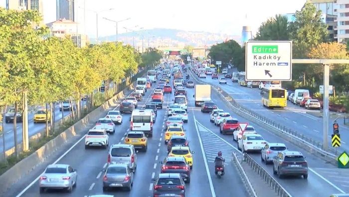 İstanbul’da 2026-2027 eğitim öğretim yılının başlamasıyla birlikte sabah saatlerinde trafik